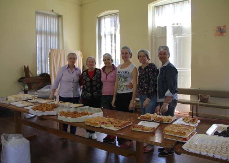 CHÁ DO COMDIM COMERCIALIZOU 370 CARTÕES